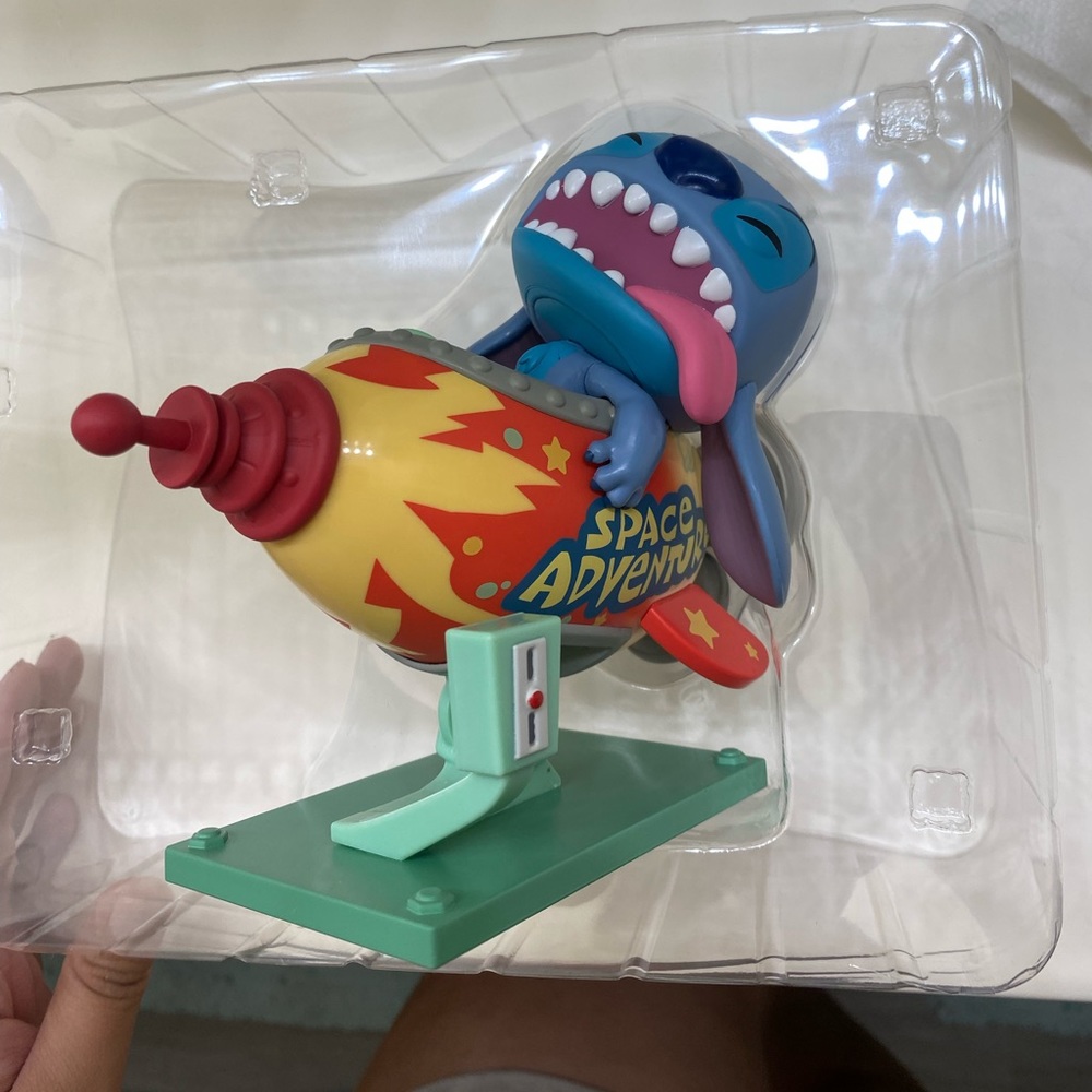 FUNKO POP STITCH IN ROCKET - Picture 8 of 8